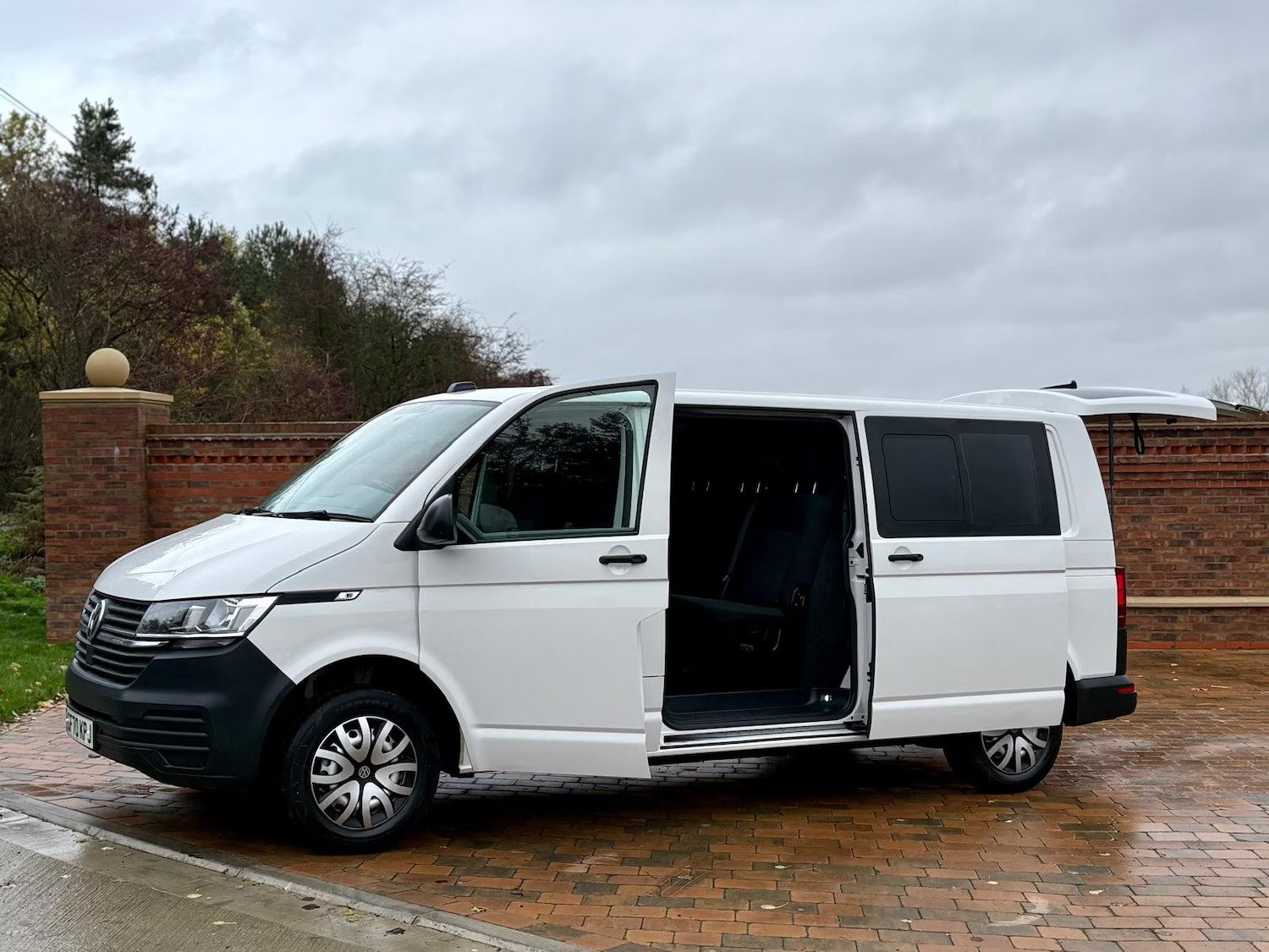 2021 Volkswagen Transporter 2.0TDI 150Bhp Lwb Kombi Van 4MOTION ***4x4 / Crew Va 2021 Volkswagen Transporter 2.0TDI 150Bhp Lwb Kombi Van 4MOTION ***4x4 / Crew Va
