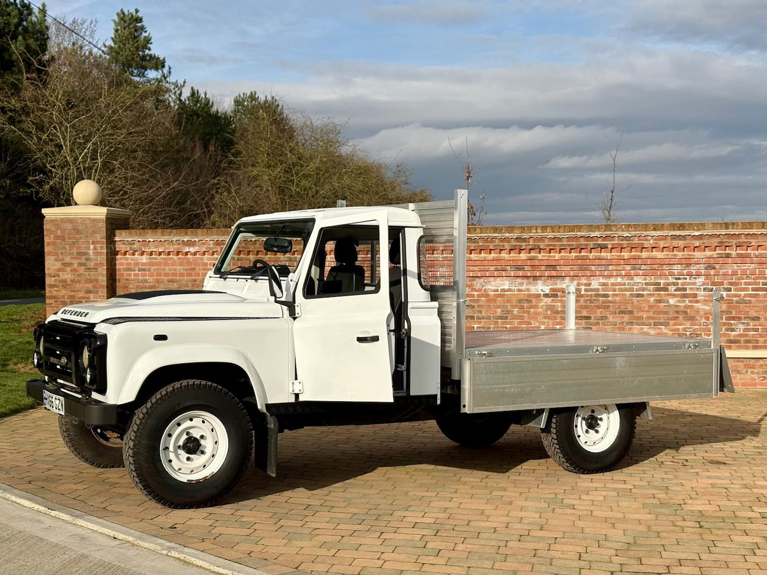 Range Rover Tipper 2017 Land Rover Defender 130 2.2 TDCi 125Bhp ***Tipper / Alloy DropSide ...