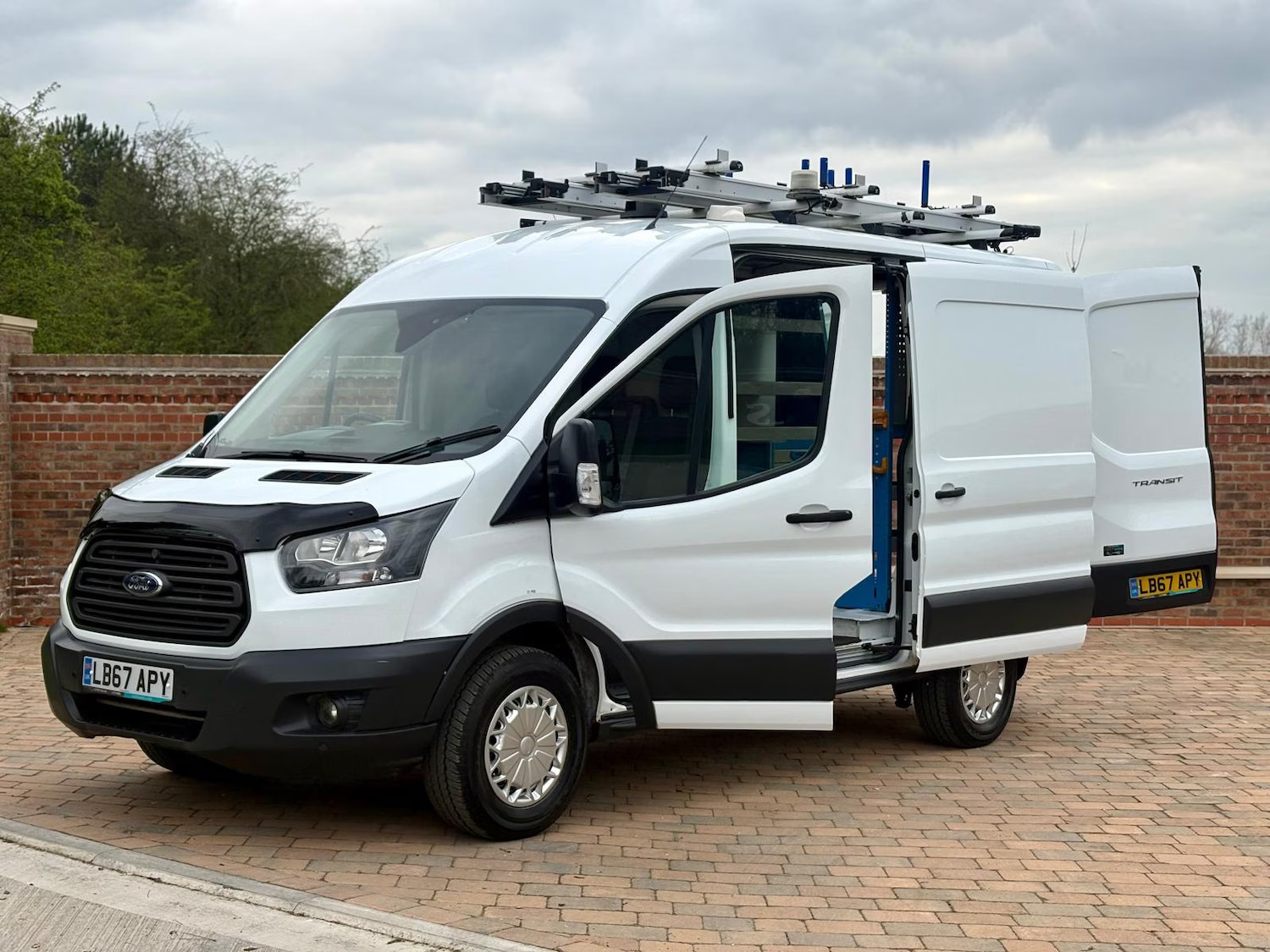 2018 Ford Transit T350 2.0 TDCi 130ps L2 H2 AWD / Trail Van ***4x4 Workshop Van* 2018 Ford Transit T350 2.0 TDCi 130ps L2 H2 AWD / Trail Van ***4x4 Workshop Van*