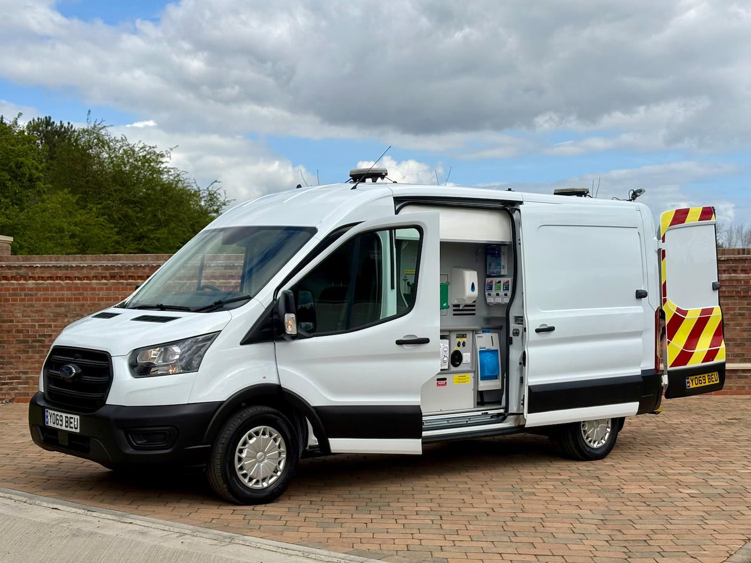 2020 Ford Transit 2.0 EcoBlue 105ps L3 H2 Leader Van ***Welfare / Camper / Utili 2020 Ford Transit 2.0 EcoBlue 105ps L3 H2 Leader Van ***Welfare / Camper / Utili