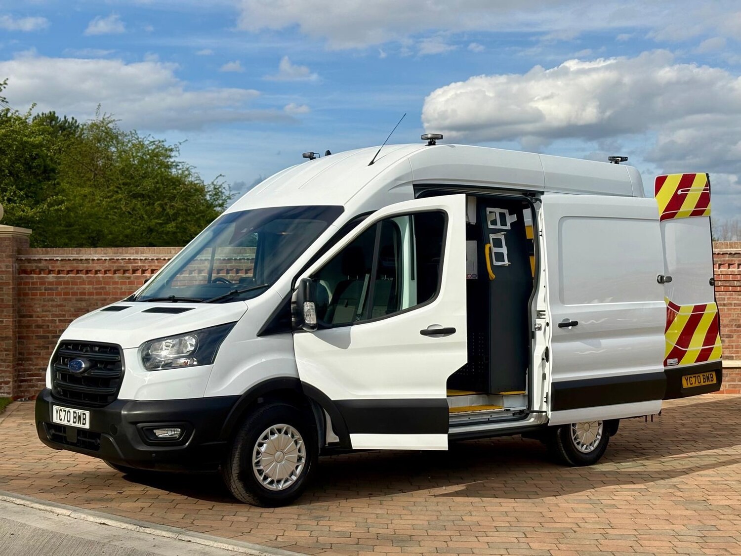 2021 Ford Transit 2.0 EcoBlue 130ps L2 H3 Mwb Van ***Utility PTO Compressor & Ge 2021 Ford Transit 2.0 EcoBlue 130ps L2 H3 Mwb Van ***Utility PTO Compressor & Ge