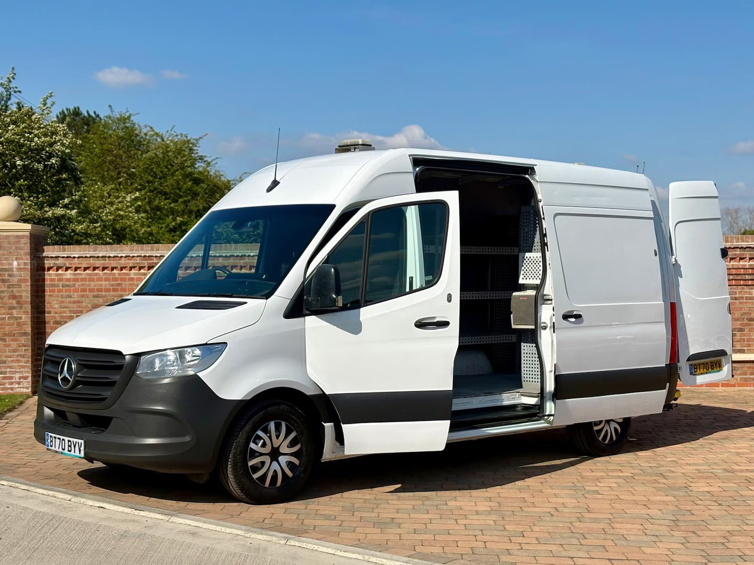 2021 Mercedes-Benz Sprinter L2 H2 Mwb Van ***Utility Spec OBP 110v & Air***7000k 2021 Mercedes-Benz Sprinter L2 H2 Mwb Van ***Utility Spec OBP 110v & Air***7000k