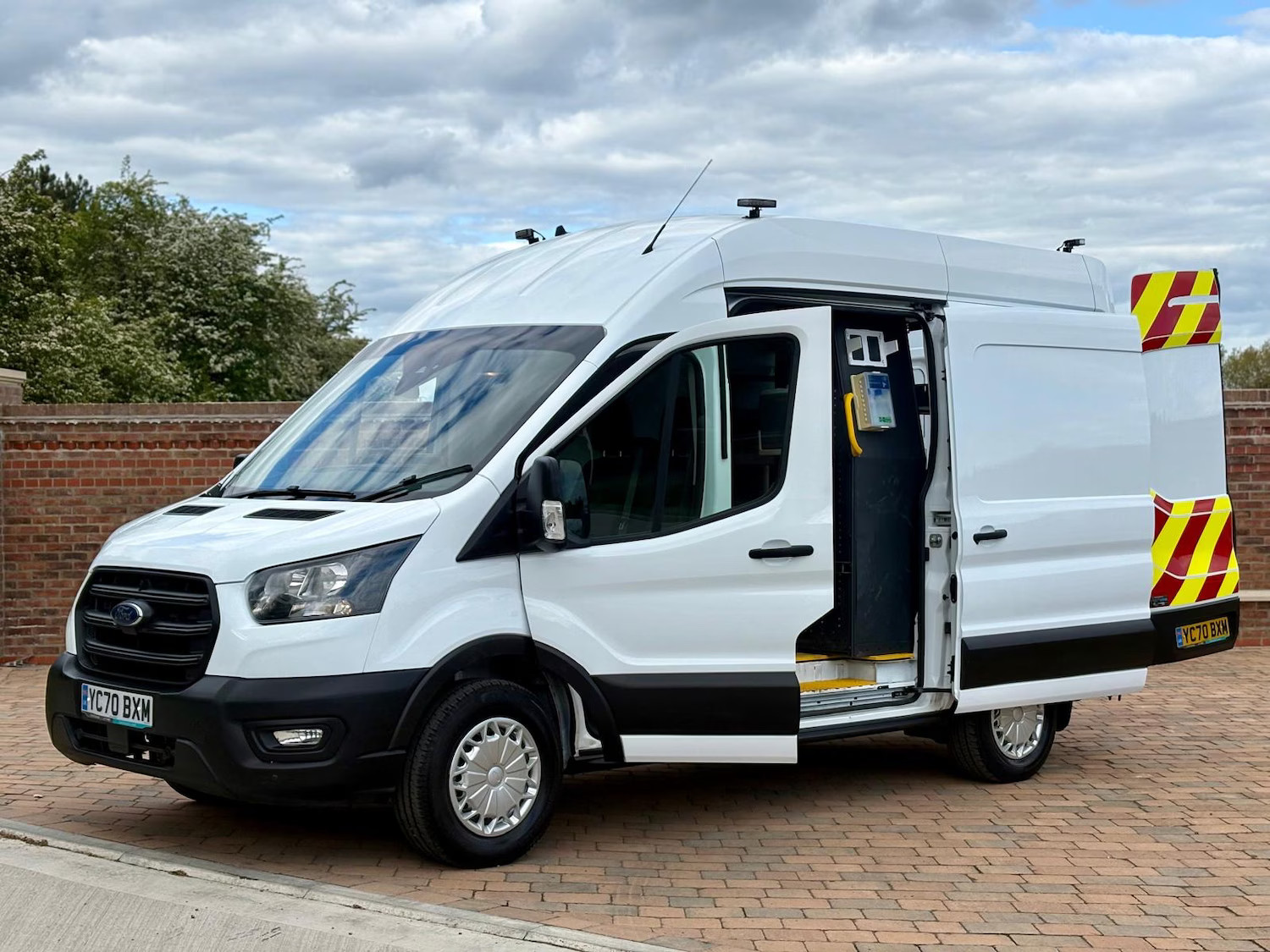 2021 Ford Transit 2.0 EcoBlue 130ps L2 H3 Leader Van ***Workshop / Utility Van** 2021 Ford Transit 2.0 EcoBlue 130ps L2 H3 Leader Van ***Workshop / Utility Van**
