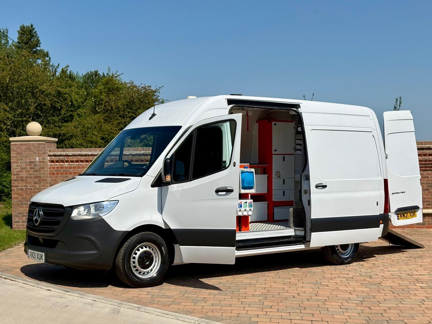 2021 Mercedes-Benz Sprinter 3.5t L2 H2 Progressive Van *** Mobile Paint Repair V 2021 Mercedes-Benz Sprinter 3.5t L2 H2 Progressive Van *** Mobile Paint Repair V