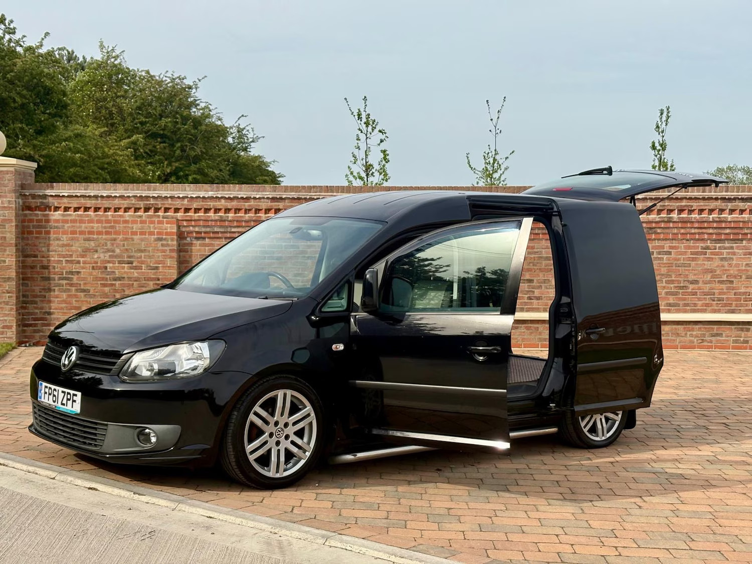 2011 Volkswagen Caddy 1.6 TDI BlueMotion Van ***Special Build From New / Sportli 2011 Volkswagen Caddy 1.6 TDI BlueMotion Van ***Special Build From New / Sportli
