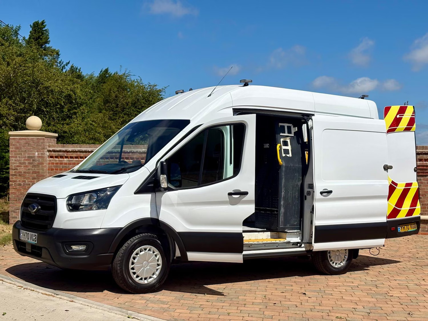 2021 Ford Transit 2.0 EcoBlue 130ps L2 H3 Leader Van ***PTO Compressor / Generat 2021 Ford Transit 2.0 EcoBlue 130ps L2 H3 Leader Van ***PTO Compressor / Generat